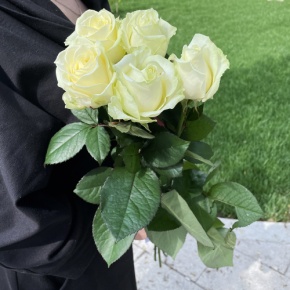 Букет из 5 белых роз (70 см) в Наро-Фоминске