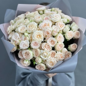 Букет "Кремовый микс" из 25 кустовых роз (50 см) в Наро-Фоминске