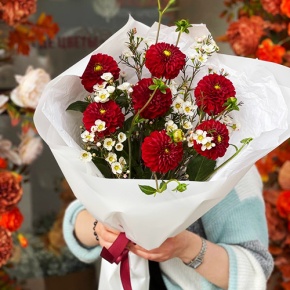 Букет "Марс" из георгин и хамелациума в Наро-Фоминске