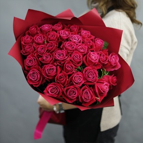 Букет из 35 малиновых роз Шангрила (50 см) в Наро-Фоминске