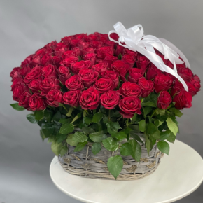 Композиция в корзине из 101 красной розы в Наро-Фоминске