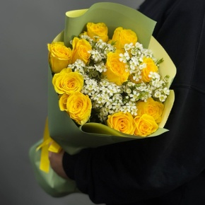 Букет "Нотка счастья" из лимонных роз и хамелациума (40 см) в Наро-Фоминске