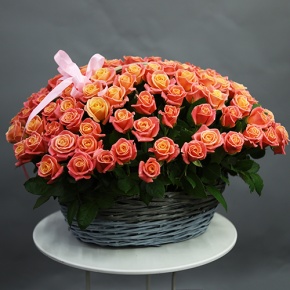 Композиция в корзине из 101 розы Мисс Пигги (50 см) в Наро-Фоминске