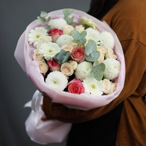 Букет "Пандора" из роз, эвкалипта, гербер и хризантем Момоко в Наро-Фоминске