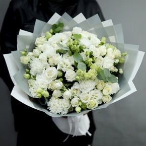 Букет "Маскарпоне" из роз, диантусов, эустом и гиперикума в Наро-Фоминске