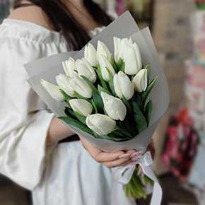 Букет из 15 белых тюльпанов в Наро-Фоминске