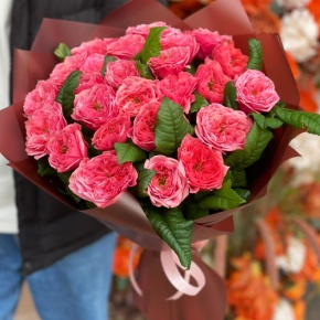 Букет из 25 махровых пионовидных роз Риджентс парк  (60 см) в Наро-Фоминске