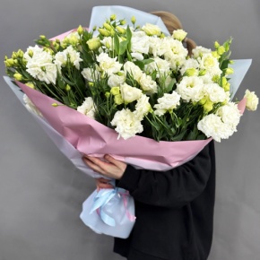 Букет "Изысканность" из 31 белой эустомы в Наро-Фоминске