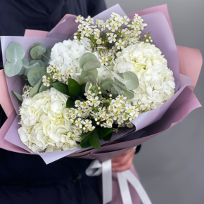 Букет "Суприм" из гортензий и хамелациума в Наро-Фоминске