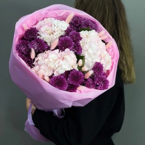 Букет "Фиалка" из гортензий и хризантем в Наро-Фоминске