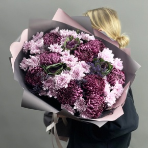 Букет "Виолетта" из хризантем Бигоуди, лимониума, брассики и кустовых хризантем в Наро-Фоминске