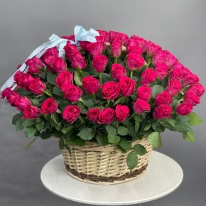 Композиция в корзине из 151 малиновой розы в Наро-Фоминске