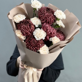 Букет из хризантем Бигоуди и диантусов в Наро-Фоминске