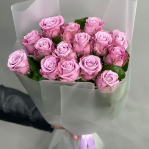 Монобукет из 15 малиновых роз Меритим (50 см) в Наро-Фоминске