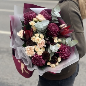 Букет "В каждом мгновении" из хризантем Бигоуди, кустовых роз, сафари, гербер Экзотик и диантусов в Наро-Фоминске