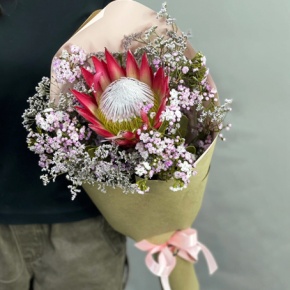 Букет из хамелациума, лимонниума и протеи в Наро-Фоминске