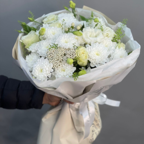 Букет "Меланхолия" из роз и хризантем в Наро-Фоминске