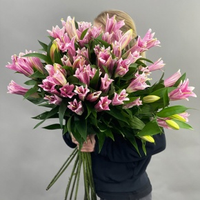 Букет из 17 розовых лилий в Наро-Фоминске