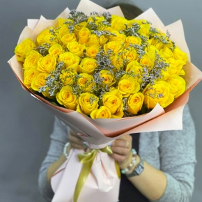 Букет из 51 лимонной розы с лимониумом в Наро-Фоминске
