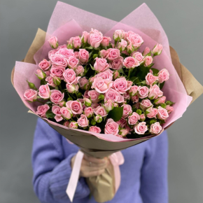 Букет  из 19 кустовых роз (60 см) в Наро-Фоминске