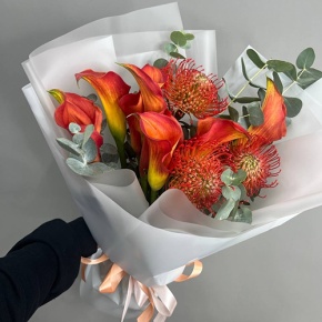 Букет "Империал" из калл, лейко и эвкалипта в Наро-Фоминске