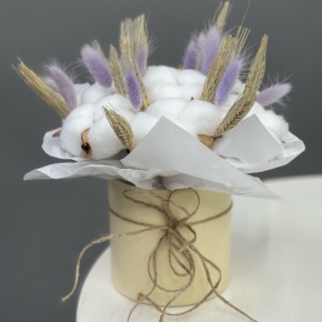 Композиция в шляпной коробке из хлопка, лагуруса и пшеницы (Сухоцвет) в Наро-Фоминске