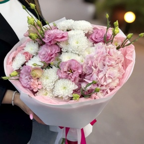 Букет "Табу" из хризантемы, Голландской гортензии и эустомы в Наро-Фоминске