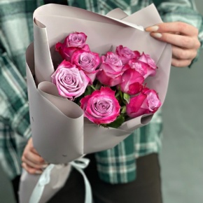 Букет "Сесилия" из 9 фиолетовых роз кения (40 см) в Наро-Фоминске