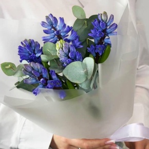 Букет "Мини" из 5 ароматных гиацинтов и эвкалипта в Наро-Фоминске