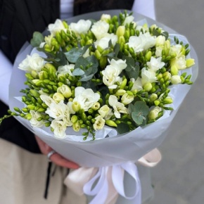 Букет из 51 белой фрезии в Наро-Фоминске