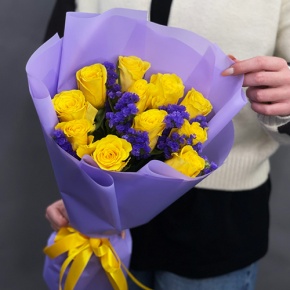 Букет "Лейкерс" из лимонных роз и статицы в Наро-Фоминске