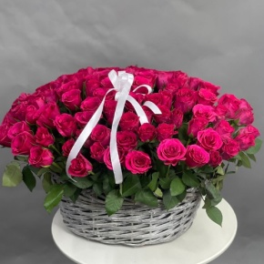 Композиция в корзине из 101 малиновой розы (40 см) в Наро-Фоминске