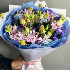 Букет "Загадка вечности" из гиацинтов, нерине, тюльпанов и оксипеталума в Наро-Фоминске