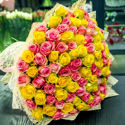Букет из 101 розовой и лимонной розы (50 см) в Наро-Фоминске