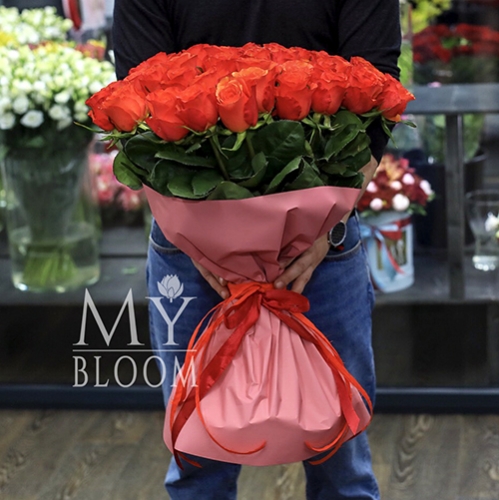 Букет 51 коралловая роза (60 см) в Наро-Фоминске