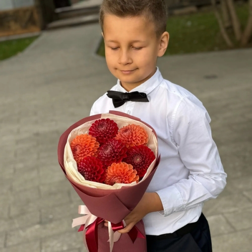 Букет из 7 сезонных георгин в Наро-Фоминске