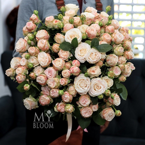 Букет 51 пионовидная роза Бомбастик (60 см) в Наро-Фоминске