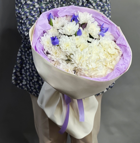 Букет "Грация" из ирисов, гортензии и кустовых хризантем в Наро-Фоминске