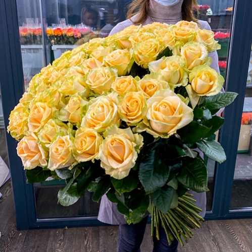 75 роз Аваланж (70 см) в Наро-Фоминске