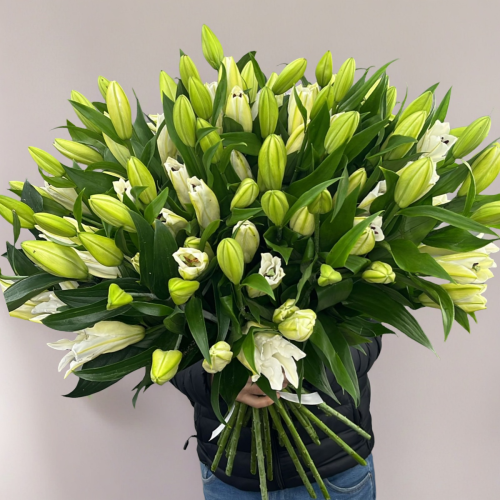 Объемный букет из 27 ароматных белых лилий в Наро-Фоминске