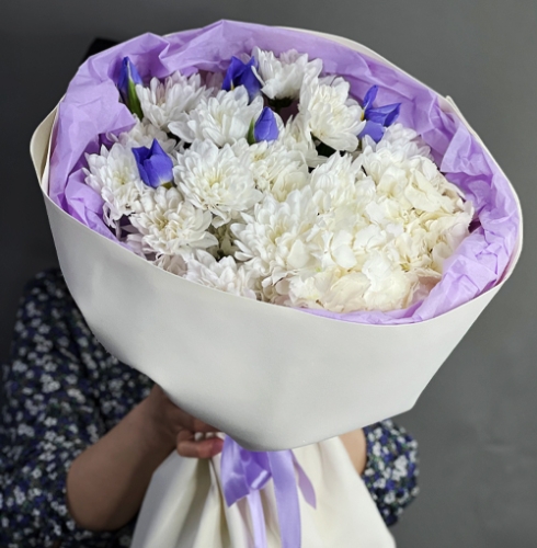 Букет "Грация" из ирисов, гортензии и кустовых хризантем в Наро-Фоминске