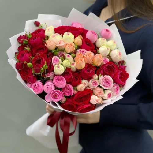 Букет из 15 разноцветных веток кустовых роз в Наро-Фоминске