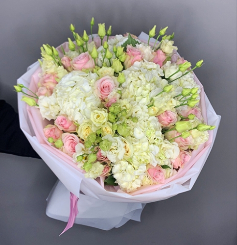 Букет "София" из гортензий, эустом и роз в Наро-Фоминске