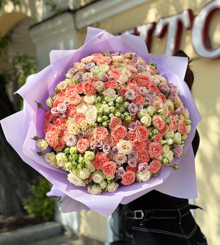 Букет из 101 кустовой розы микс в Наро-Фоминске